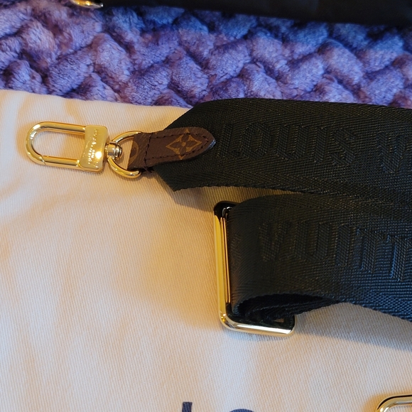 Louis Vuitton Maxi Pillow Multi Pochette Accessories Black Monogram Econyl - Picture 11 of 16